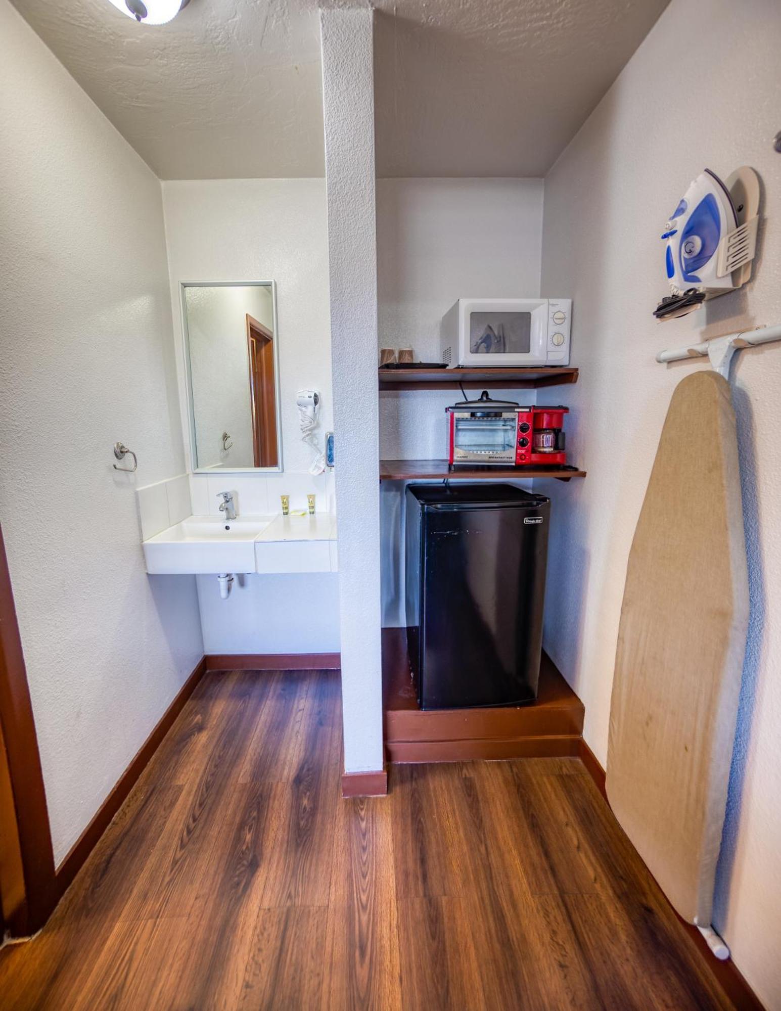 Budget Inn Далз Екстериор снимка